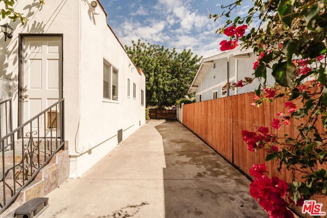 2223 Alsace Avenue, Los Angeles, CA 90016 — photo 23 of 48
