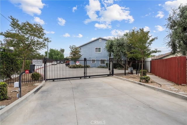 14552 Foothill, Sylmar, CA 91342 — photo 40 of 44