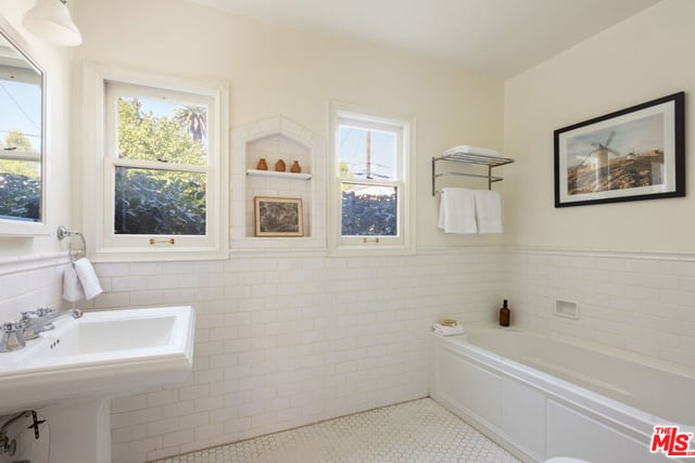 2222 Camden Avenue, Los Angeles, CA 90064 — photo 11 of 28