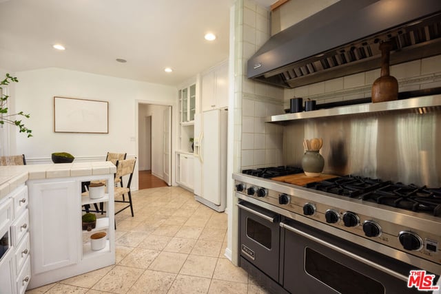 2222 Camden Avenue, Los Angeles, CA 90064 — photo 7 of 28