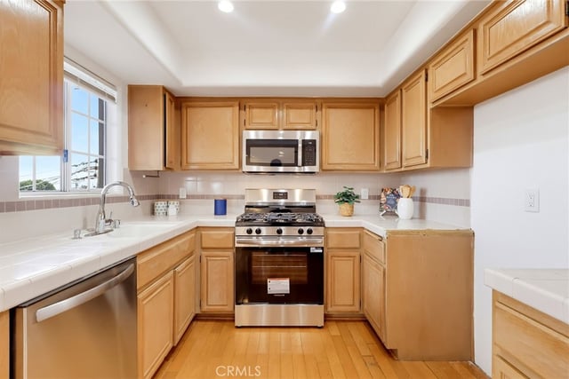 1073 W 9th Street 202, San Pedro, CA 90731 — photo 19 of 41