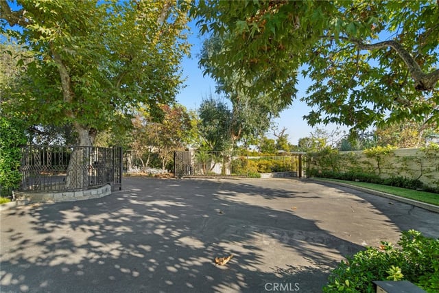 1458 Hillcrest, Pasadena, CA 91106 — photo 4 of 75
