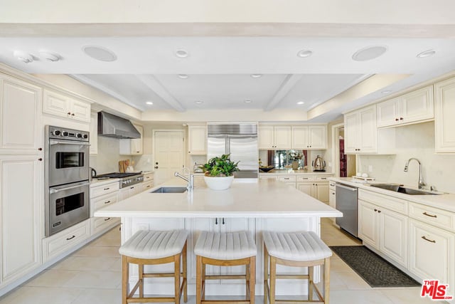 324 Marguerita Avenue, Santa Monica, CA 90402 — photo 13 of 36