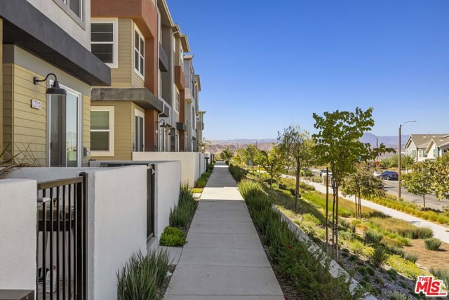 27109 Valley Oak Place, Valencia, CA 91381 — photo 12 of 33