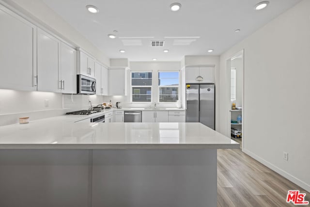 27109 Valley Oak Place, Valencia, CA 91381 — photo 4 of 33