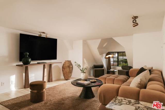 12225 Falkirk Lane, Los Angeles, CA 90049 — photo 24 of 27