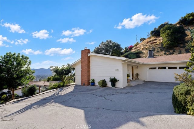 1656 Hazbeth Lane, Glendale, CA 91202 — photo 3 of 62