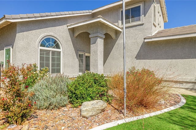 5613 W Avenue L1, Lancaster, CA 93536 — photo 4 of 48