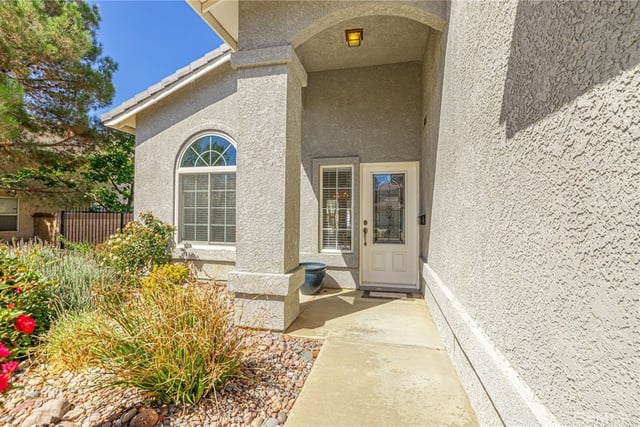 5613 W Avenue L1, Lancaster, CA 93536 — photo 5 of 48