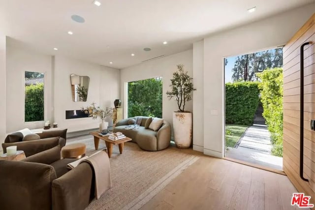 1518 Glenavon Avenue, Venice, CA 90291 — photo 2 of 28