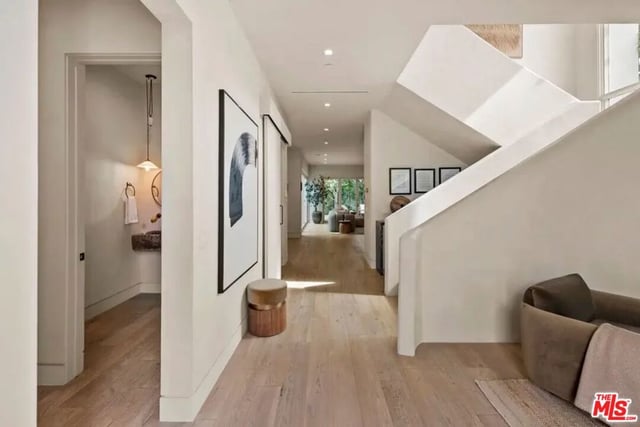 1518 Glenavon Avenue, Venice, CA 90291 — photo 4 of 28