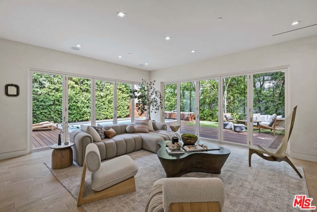 1518 Glenavon Avenue, Venice, CA 90291 — photo 8 of 28