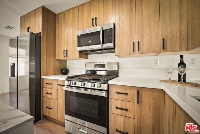 6251 Alcove Avenue, North Hollywood, CA 91606 — photo 12 of 47