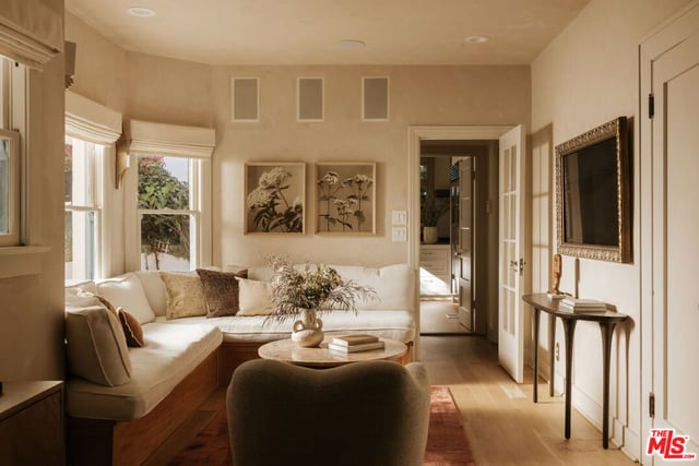 2127 N Fern Dell Place, Los Angeles, CA 90068 — photo 10 of 37