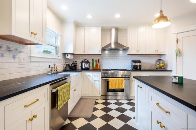 1750 Las Lunas St, Pasadena, CA 91106 — photo 10 of 24