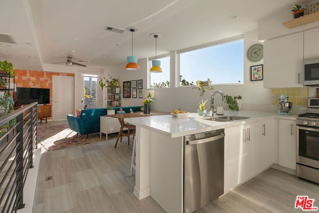 3030 1/2 N Coolidge Avenue, Los Angeles, CA 90039 — photo 11 of 23
