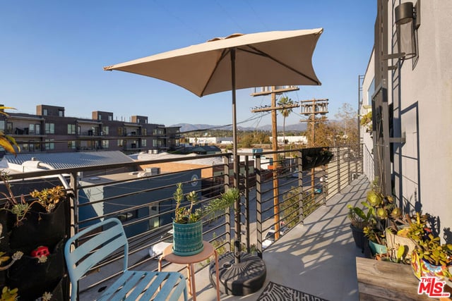 3030 1/2 N Coolidge Avenue, Los Angeles, CA 90039 — photo 14 of 23