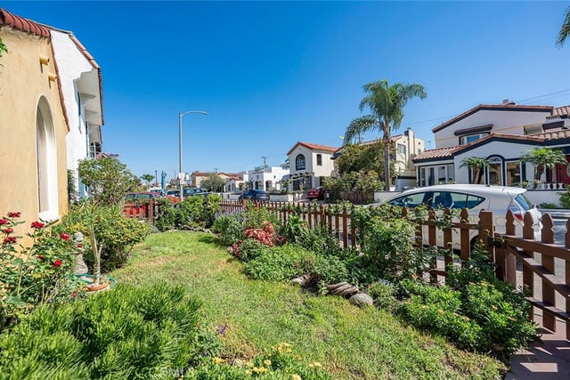 105 Claremont Avenue, Long Beach, CA 90803 — photo 2 of 36