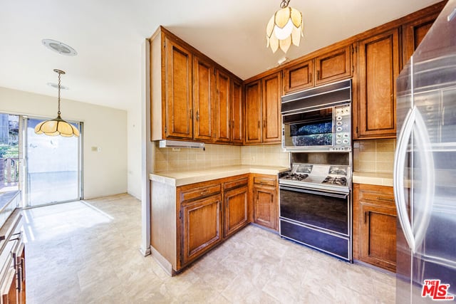 931 Wellesley Avenue, Los Angeles, CA 90049 — photo 18 of 38
