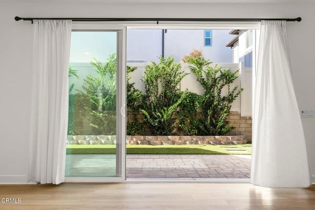 105 S Nevada Avenue, Ventura, CA 93004 — photo 7 of 51