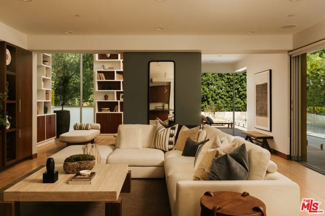 2643 34th Street, Santa Monica, CA 90405 — photo 7 of 36