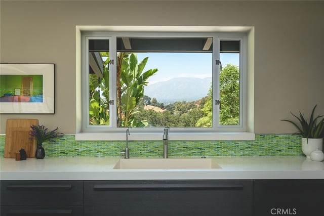 2770 Mira Vista Drive, Glendale, CA 91208 — photo 13 of 44