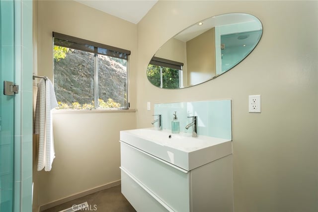 2770 Mira Vista Drive, Glendale, CA 91208 — photo 32 of 44