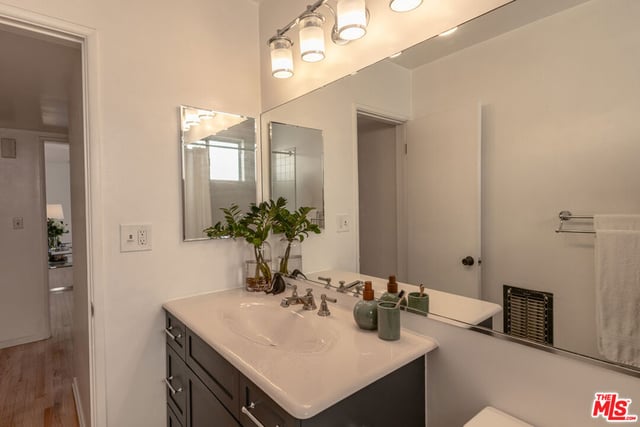 4507 Finley Avenue 1, Los Angeles, CA 90027 — photo 26 of 33