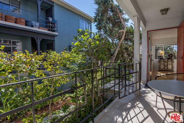 4507 Finley Avenue 1, Los Angeles, CA 90027 — photo 5 of 33