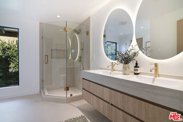 2201 Hillsboro Avenue, Los Angeles, CA 90034 — photo 10 of 29