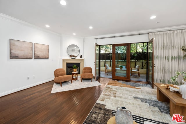 11863 Darlington Avenue 110, Los Angeles, CA 90049 — photo 3 of 37