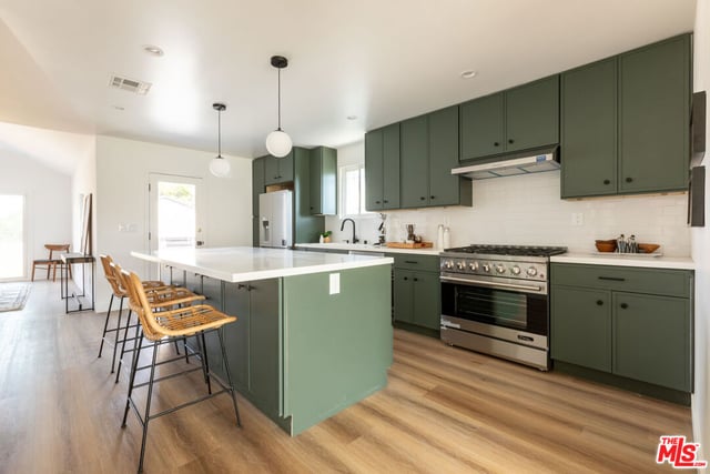 10516 Cimarron Street, Los Angeles, CA 90047 — photo 3 of 44
