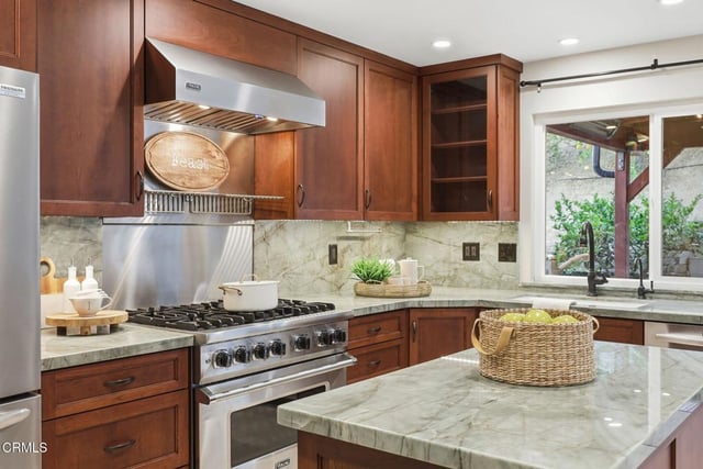 379 McGill Avenue, Ventura, CA 93003 — photo 10 of 68
