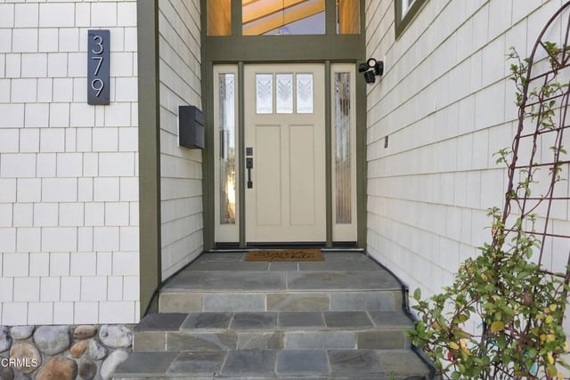 379 McGill Avenue, Ventura, CA 93003 — photo 4 of 68