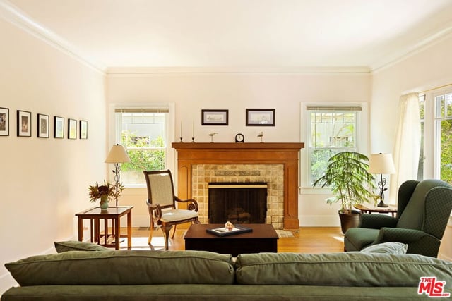 336 N Beachwood Drive, Los Angeles, CA 90004 — photo 5 of 31