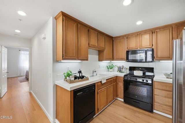 87 W Shoshone Street, Ventura, CA 93001 — photo 16 of 35