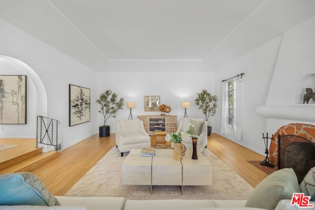 1067 S Point View Street, Los Angeles, CA 90035 — photo 6 of 30