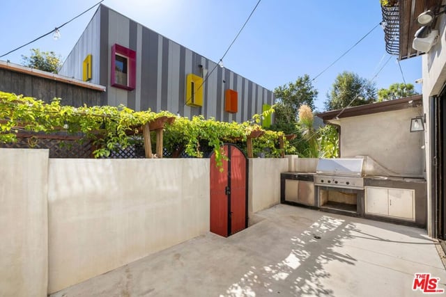 1743 Courtney Avenue, Los Angeles, CA 90046 — photo 9 of 28