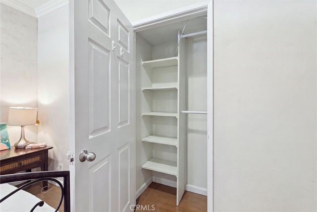729 S Hobart Boulevard 11, Los Angeles, CA 90005 — photo 15 of 31