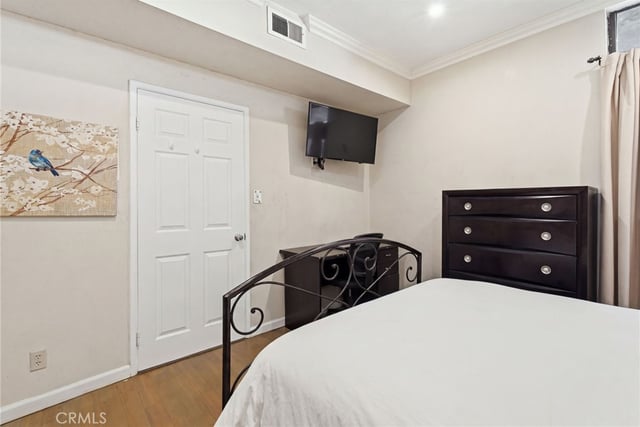 729 S Hobart Boulevard 11, Los Angeles, CA 90005 — photo 16 of 31