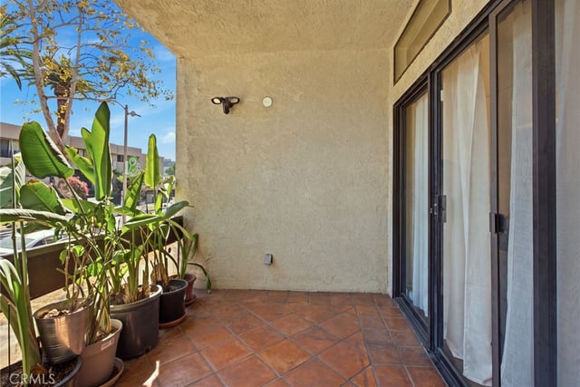 729 S Hobart Boulevard 11, Los Angeles, CA 90005 — photo 19 of 31