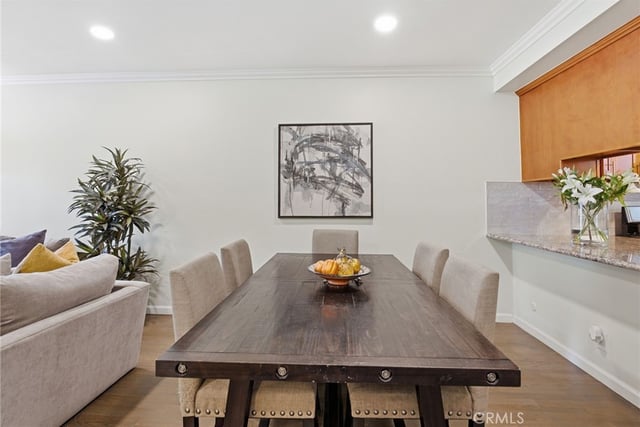 729 S Hobart Boulevard 11, Los Angeles, CA 90005 — photo 2 of 31