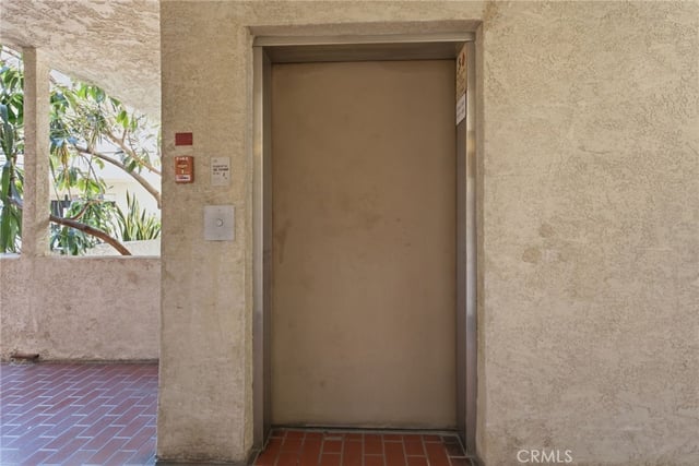 729 S Hobart Boulevard 11, Los Angeles, CA 90005 — photo 22 of 31