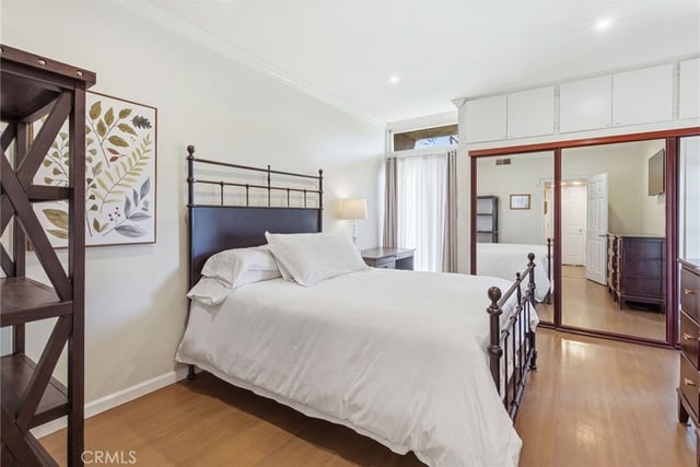 729 S Hobart Boulevard 11, Los Angeles, CA 90005 — photo 8 of 31