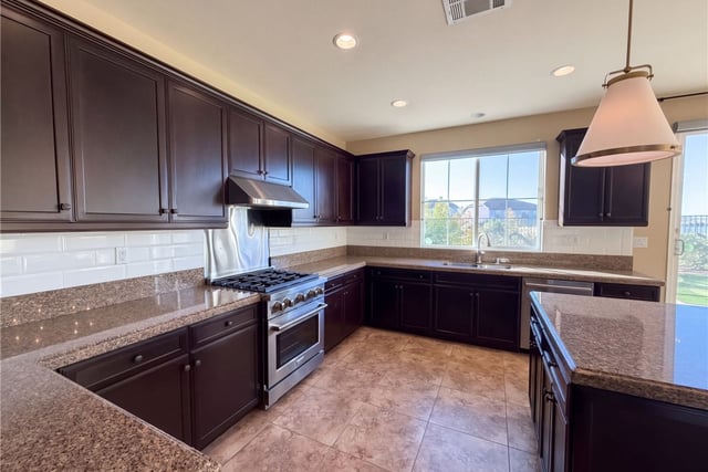 37601 Ficus Court, Palmdale, CA 93551 — photo 3 of 31