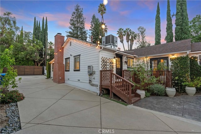 22227 Avenue San Luis, Woodland Hills, CA 91364 — photo 46 of 55