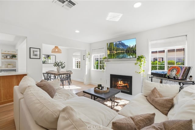 22227 Avenue San Luis, Woodland Hills, CA 91364 — photo 6 of 55