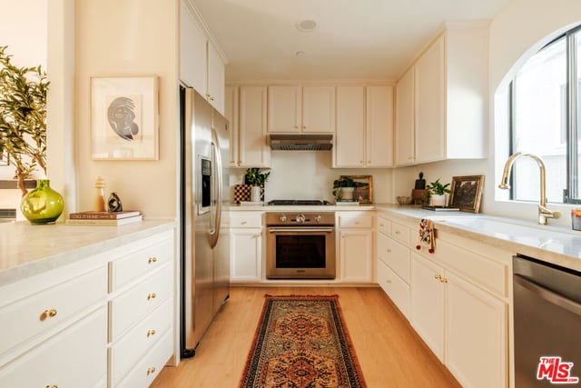 14322 Dickens Street 2, Sherman Oaks, CA 91423 — photo 4 of 50