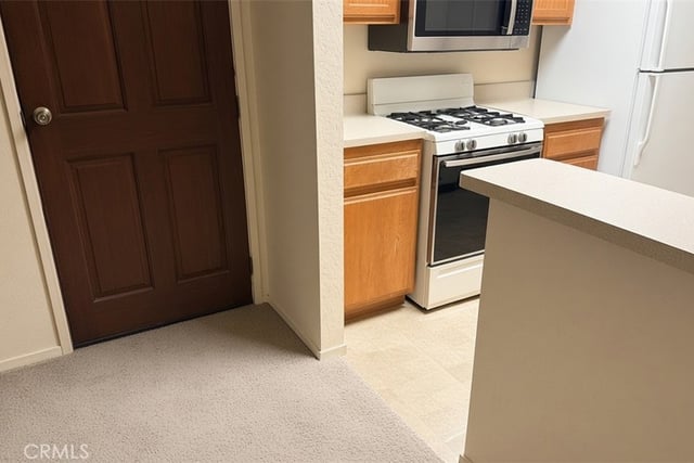 460 Oak Street 210, Glendale, CA 91204 — photo 2 of 4