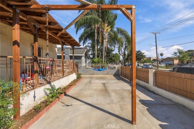 1345 W 89th, Los Angeles, CA 90044 — photo 13 of 43
